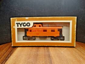 1654 Tyco 327h 350 Ho Scale 35ft Union Pacific Cupula Caboose