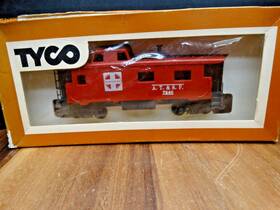 7240 Tyco 327j 350 Ho Scale 35ft Santa Fe A.t. And S. F. Cupula Caboose