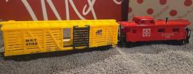 327j Tyco Vintage Train Car Lot Of 2 Santa Fe Red Caboose And Yellow Freight