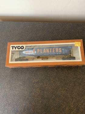 359c Tyco Vintage Planters Peanuts Advertising Covered Hopper Car
