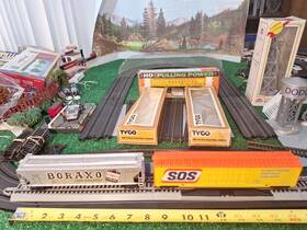 61385 Tyco Ho Scale 3 Bay Covered Hopper Boraxo Silver #61385 And Sos 8.5inch Boxcar