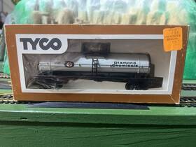 Tyco 74425 Diamond Chemicals Ho Scale Tank Car 1 87 White Black Plastic