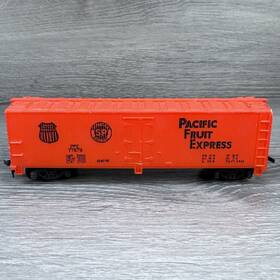 77678 Tyco Ho Scale Refrigerator Reefer Car Union Pacific Fruit Express Boxcar