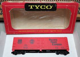 T329 Tyco Mantua Ho Scale 40ft Scribed Wood Side Reefer Inch Pfe