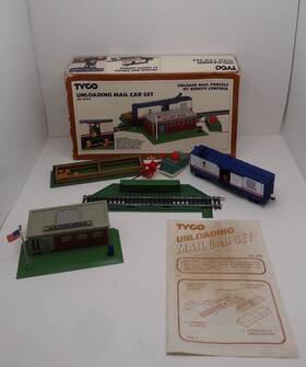 T-920 Tyco #920 Ho Scale Unloading Usps Mail Car Set