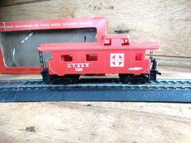 T3275.340 Tyco Ho Scale Santa Fe A.t.&s.f 7240 Model Railroad Cupola Caboose And Chimney