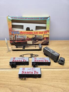 T348 Tyco 498 Ho Scale Piggyback Santa Fe Flatcar 3 Trailers For Parts Only