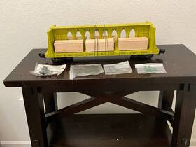 R17105 Usa Trains G Scale Weyerhaeuser Bulkhead Flatcar #5402 With Load And Accessories