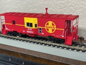 27626 Walthers Atsf Santa Fe Bay Window Red Caboose - Ho Scale With Interior Platinum Line New