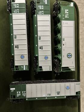 Walthers 616374002795 Ho Ballast Hoppers Lot Of 4