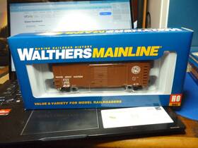 910-1369 Walthers Mainline Ho Scale 40ft 1944 Boxcar Pacific Great Eastern #4058
