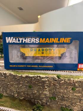 Walthers 910-56718 Mainline Ho Peabody Coal Company Offset Hopper 6954 Rtr Nib