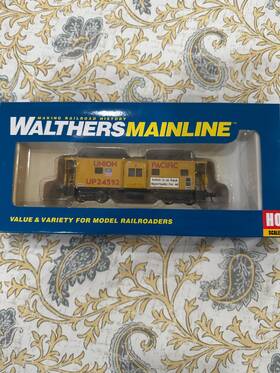 910-8670 Walthers Walthersmainline Ho Scale International Bay Window Caboose Up #24592 - 910-867