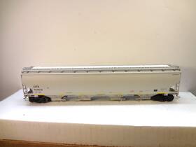 920-105808 Walthers Ho Scale Citx Trinity 6351 4-bay 67ft Covered Hopper #701819 Bin E7