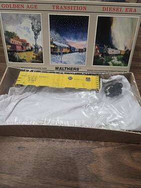 932-2501 Walthers Ho Scale Pacific Fruit Express 40ft Sd Reefer 30524 C5564