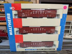 932-34054 Walthers Cs Rtr 3 Pack 61ft Woodchip Hoppers Up Union Pacific -