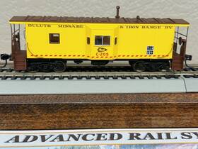 932-40453 Walthers Duluth Missabe - Dm&ir Bay Window Caboose Ho Scale With Interior Platinum New