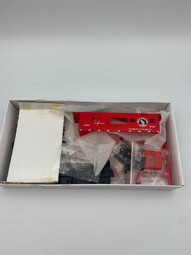 932-4368 Walthers Ho International Bay Window Caboose Great Northern X184. Iob