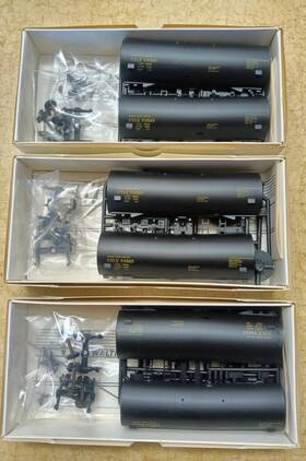 932-5151 Walthers 3 Ho Inch Utlx Union Tank Car Co 40ft Black Kits 932-5151 Walthers 3 Ho Inch Utlx Union Tank Car Co 40ft Black Kits