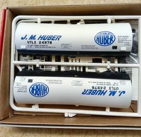 932-5159 Walthers Ho Inch J.m. Huber Utlx White 40ft Tank Car Kit. #24978