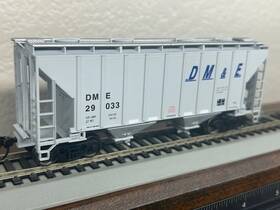 932-5381 Walthers Dakota Minnesota And Eastern 2-bay Inch Cement Service Hopper Car Ho Scale Gold