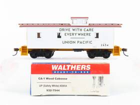 932-7544 Walthers Ho Up Union Pacific Safety White Ca-1 Wood Caboose #2654