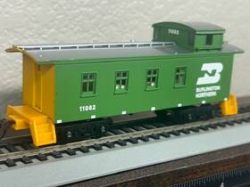 4-window Walthers 932-7563 Burlington Northern Inch Bn Wood Offset Caboose Ho Scale With Interior New
