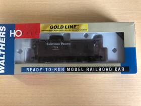 932-7607 Walthers Ho Southern Pacific 30ft Class C-30-1 Wood Caboose #739 Radio Equipped