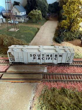 932-7979 Walthers Ho Ps-2 2893 Cf Covered Hopper Southern Pacific 401849. 932-7979. Iob