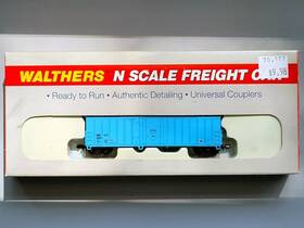 932-8806 Walthers N Scale North American 50ft Exterior Post Boxcar Quaker Oats