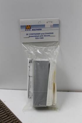 Walthers 933-1569 Ho Scale 28ft Container And Chassis Undecorated With Decals