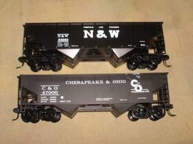 2-rail Weaver 23063 2 O-scale 2-bay Hopper Cars N&w #23063 And C&o #47000