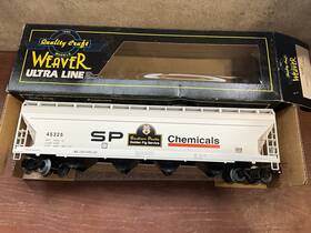3-rail Weaver 45325 Vintage Southern Pacific 4-bay Center Flow Hopper O Scale