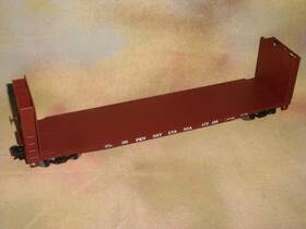 473999 Weaver O-scale Pennsylvania Bulkhead Flat Car #473999 3-rai Step Missing