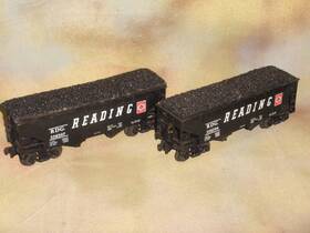 328206 Williams 2 Reading Hopper Cars W. Oversize Coal Loads #328206 And 7