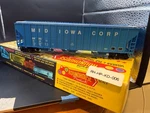 Roundhouse Scale 1/87 Mid Iowa Corp W/kaydee Couplers. Fixed Price $12.00.