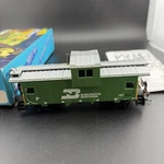 Athearn Kit 5361, Ho Burlington Northern Bn 36' Wide Vision Caboose Built. Fixed Price $12.47.