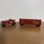 Tyco Ho Atsf 7240 Santa Caboose & The Route Of El Capitan Box Car 49277. Fixed Price $20.00.
