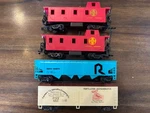 Santa Fe Rock Farmers Coop Caboose Hopper Refrigerator Red Blue Beige Lot. Fixed Price $5.00.