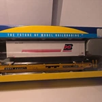 Ho Athearn 7263 Husky Stack Trailer Train Car W/ Container- Nib. Fixed Price $39.99.