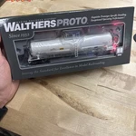 Walthers Proto Ho 54' 23000-GALLON Funnel-flow Tank Car Utlx #14850 T6. Fixed Price $30.00.