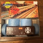 Ho Scale Athearn, 40' Box Car, Santa Fe, Brown, #21898 - 2094. Fixed Price $10.00.