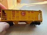 Roundhouse/mdc Scale 1433 Ace Hi Feed Covered Hopper Metal Wheels & Kds. Fixed Price $15.00.