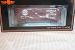 Ho Scale Mth, 40' Box Car, Norfolk & Western, Brown, #385358 85-74116 Bnos. Fixed Price $36.00.