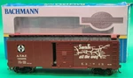 Ho-gauge Bachmann Super Chief 40' Map Boxcar No. 16501 #140675. Fixed Price $18.99.