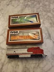 Scale Trains Tyco. 341B Gondola 344G Hopper Sante Fe.. Fixed Price $10.00.