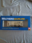 Walthers 910-7958 Scale Csx 37' 2980 Cu Ft. 2-BAY Covered Hopper #242013. Fixed Price $25.00.