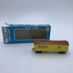 Life-like Ho Scale Reefer Box Car Michelob Beer 08525. Fixed Price $20.00.