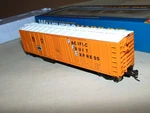 Walthers Mainline Ho 910-3761 Pacific Fruit Express 50 Foot Reefer + Box. Fixed Price $17.00.