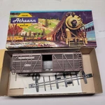 Athearn Ho Scale Unassembled Kit 40' Stock Cattle Car Rock Island #79608. Fixed Price $19.40.